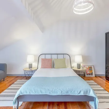 Bright & Spacious Alfama Apartment, By Timecooler