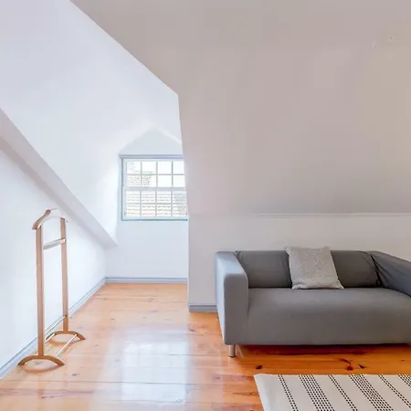 Bright & Spacious Alfama Apartment, By Timecooler