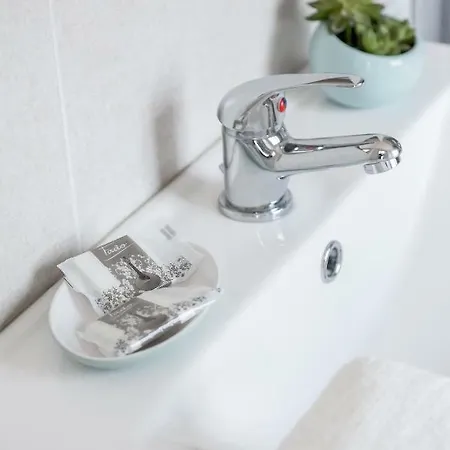 Bright & Spacious Alfama Apartment, By Timecooler * Lisbon