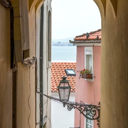 Διαμέρισμα Bright & Spacious Alfama Apartment, By Timecooler *