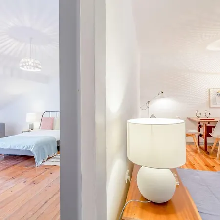 Bright & Spacious Alfama Apartment, By Timecooler Лиссабон